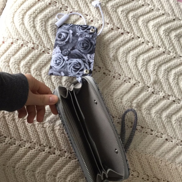 Adrienne Vittadini Wallet With CHARGING POUCH - Picture 4 of 5